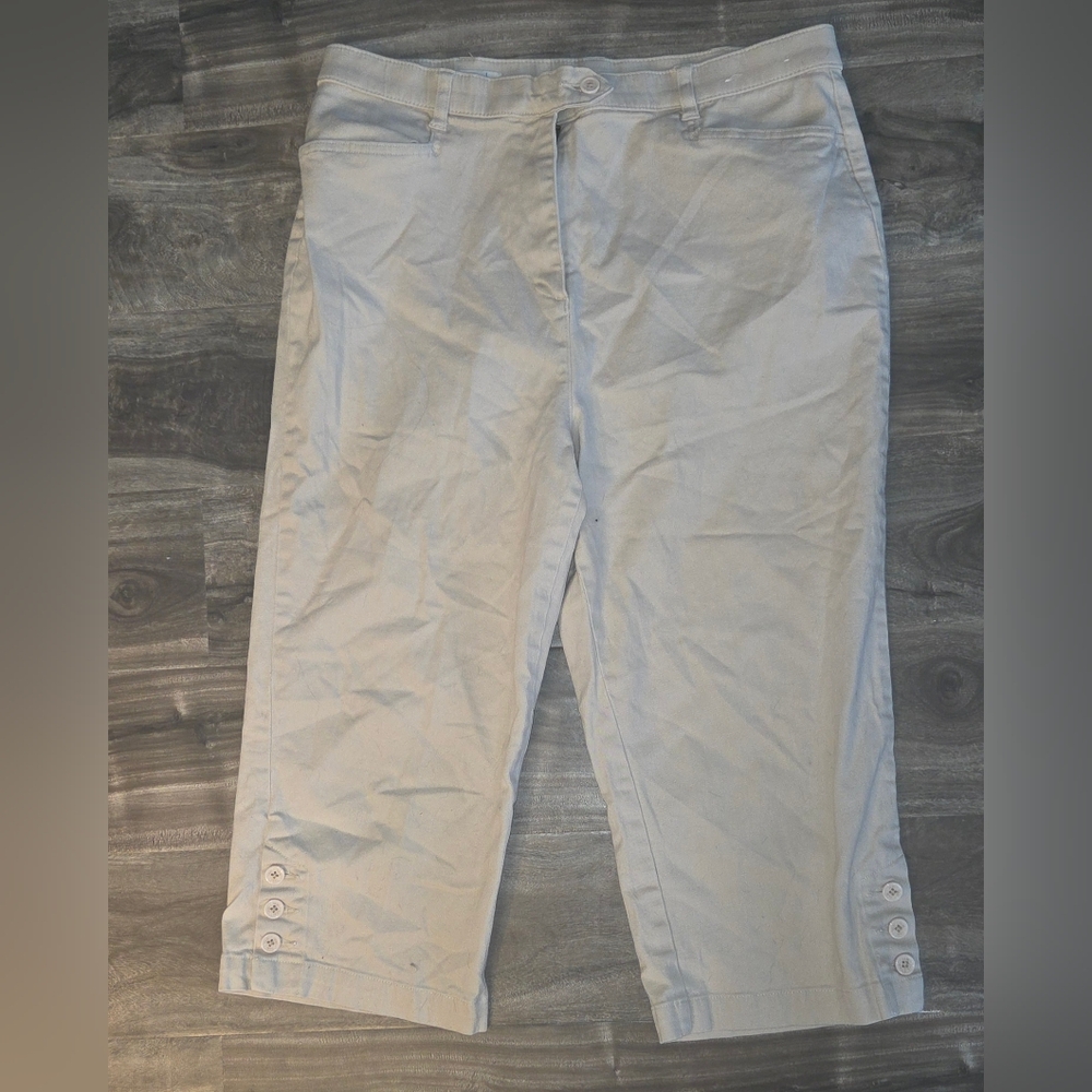 Women's Cream Capris